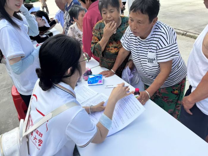 安醫學子三下鄉：助力阿爾茨海默癥防治宣傳