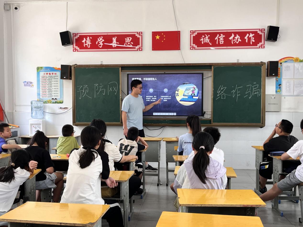 “筑牢數(shù)字防線，共繪安全未來”武昌理工學院云夢書韻志愿服務(wù)隊開展“網(wǎng)絡(luò)安全”主題特色課程