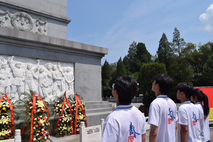 青年創客調研團探訪金寨紅軍廣場解碼紅色文化時代活力