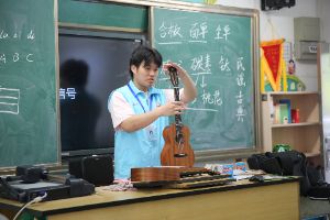 圖為尤克里里課堂風采
